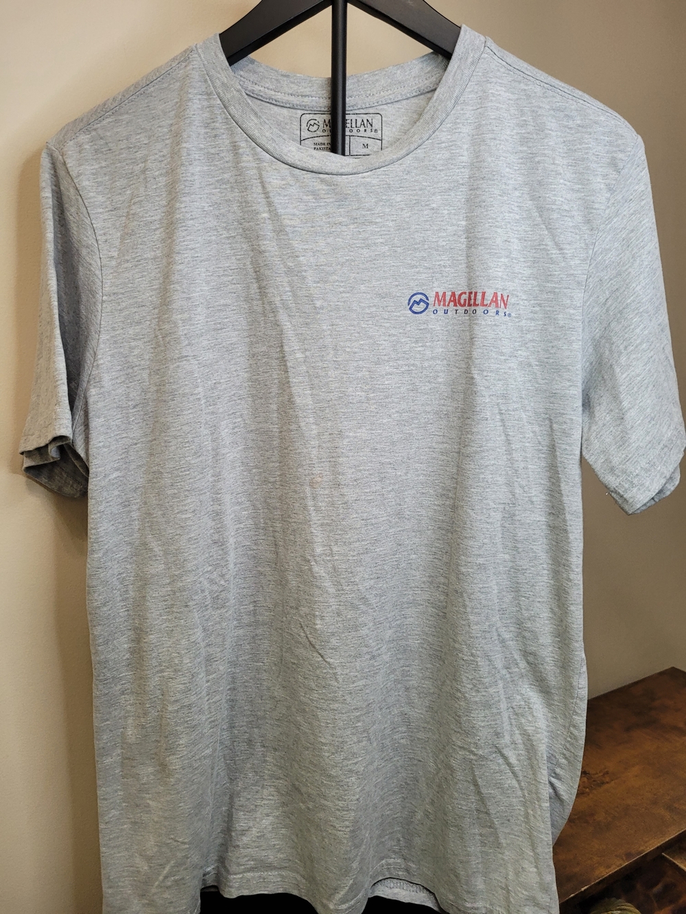 Magellan Outdoors Light Heather Gray Crewneck Tee with Patriotic Deer Design (M)